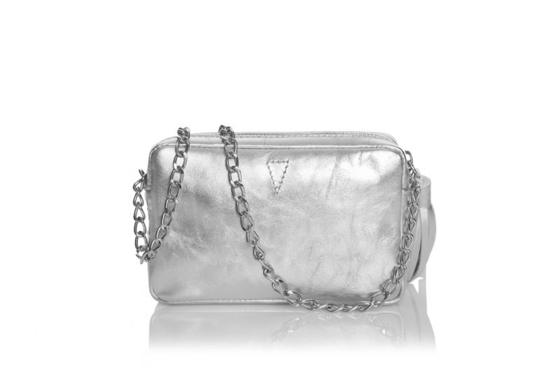 Bolso mini chic  plateado de colgar con asa metalica lacambra